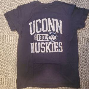UConn Huskies T-shirt